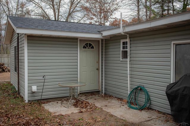 428 S 8 Mile Road, Midland, MI 48640