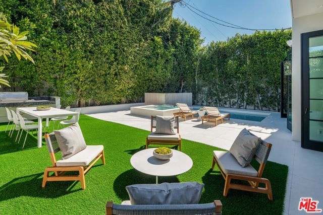 636 N Kilkea Drive, Los Angeles, CA 90048