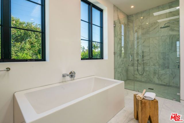 636 N Kilkea Drive, Los Angeles, CA 90048