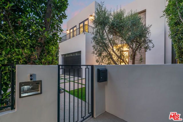 636 N Kilkea Drive, Los Angeles, CA 90048