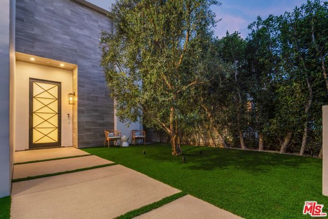 636 N Kilkea Drive, Los Angeles, CA 90048