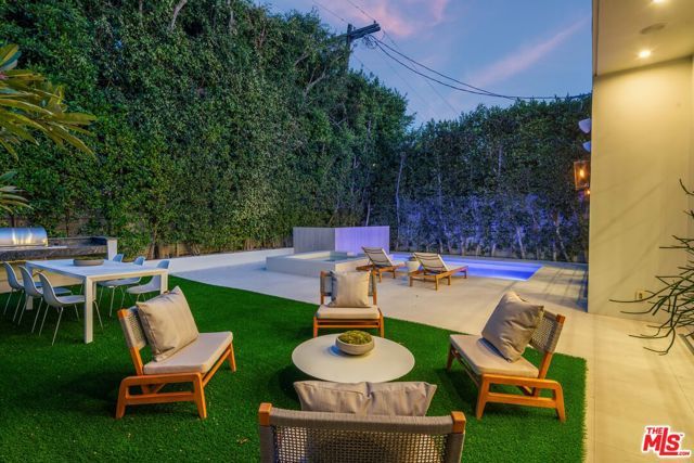 636 N Kilkea Drive, Los Angeles, CA 90048