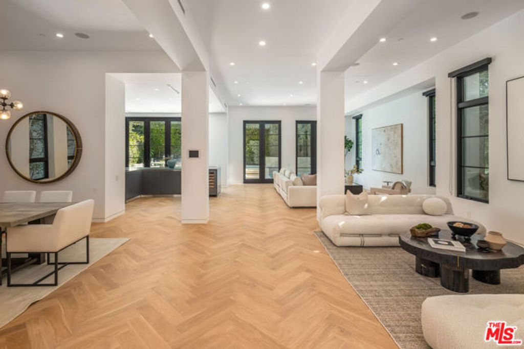 636 N Kilkea Drive, Los Angeles, CA 90048