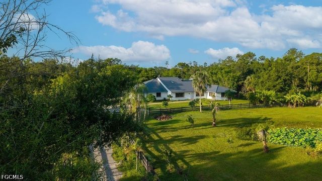 9200 Nalle Grade RD, North Fort Myers, FL 33917