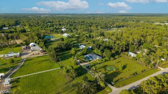 9200 Nalle Grade RD, North Fort Myers, FL 33917