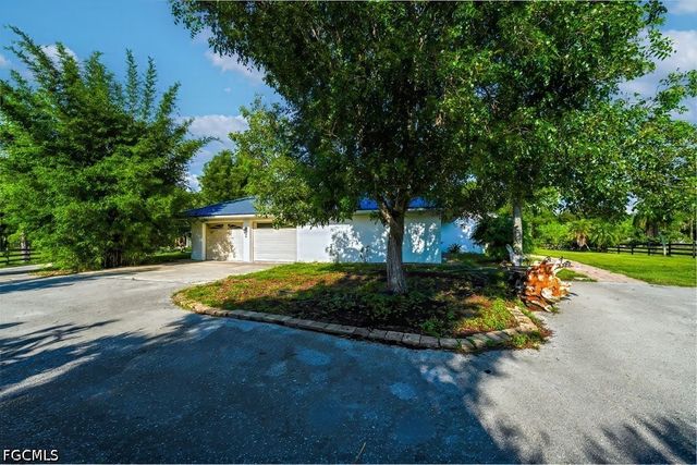 9200 Nalle Grade RD, North Fort Myers, FL 33917