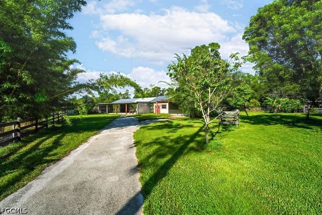 9200 Nalle Grade RD, North Fort Myers, FL 33917