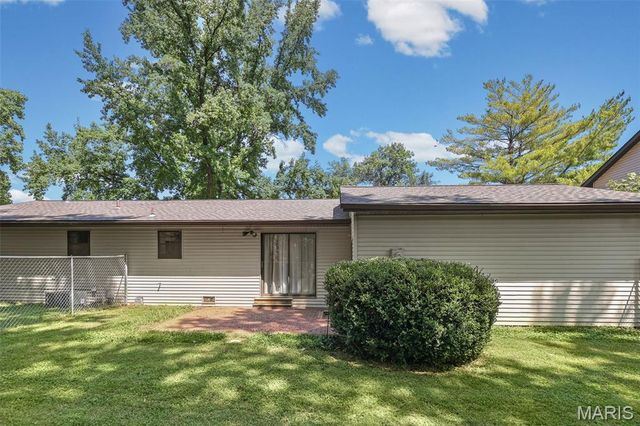 121 Turnbridge Drive, Swansea, IL 62226