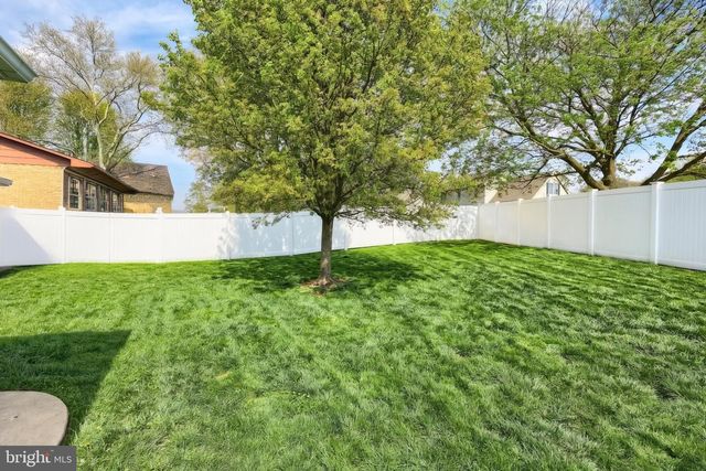 575 SUNDALE DR, York, PA 17402