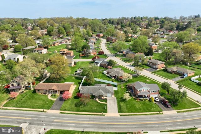 575 SUNDALE DR, York, PA 17402