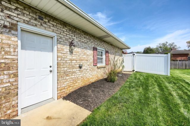 575 SUNDALE DR, York, PA 17402