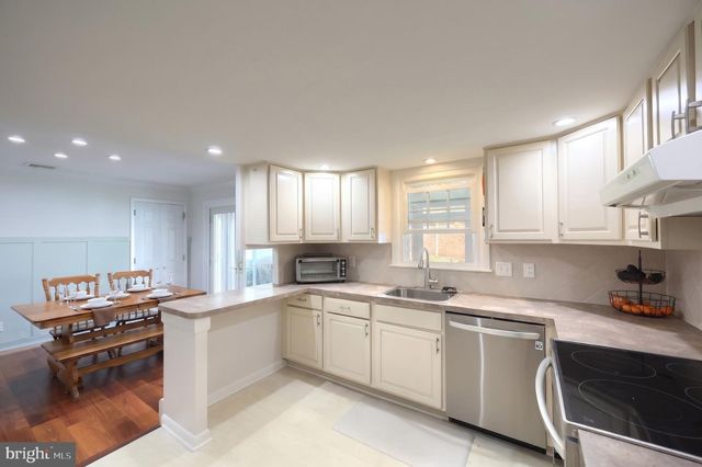 575 SUNDALE DR, York, PA 17402