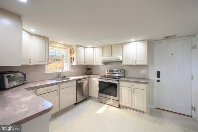 575 SUNDALE DR, York, PA 17402