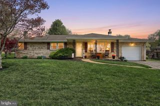 575 SUNDALE DR, York, PA 17402
