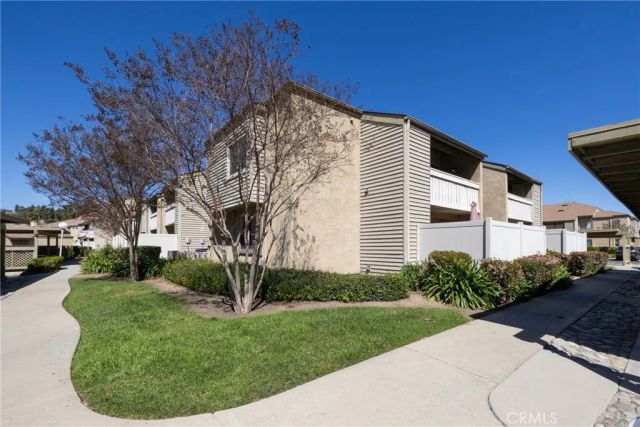 32 Town And Country Road, Phillips Ranch, CA 91766