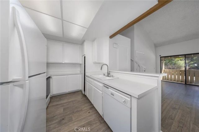 32 Town And Country Road, Phillips Ranch, CA 91766