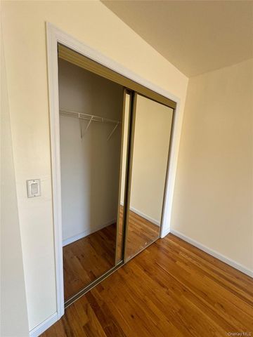 25016 41st Road, Little Neck, NY 11363