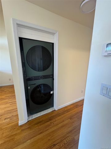 25016 41st Road, Little Neck, NY 11363