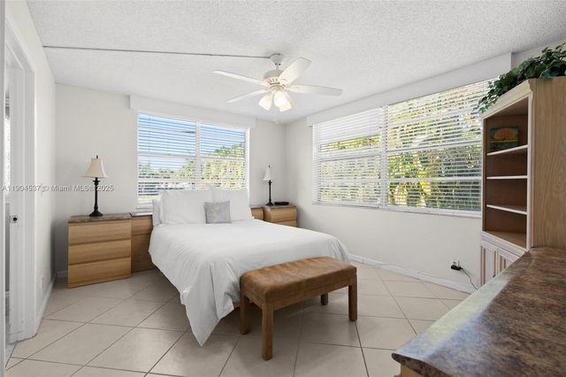 24 Abbey Ln 201, Delray Beach, FL 33446
