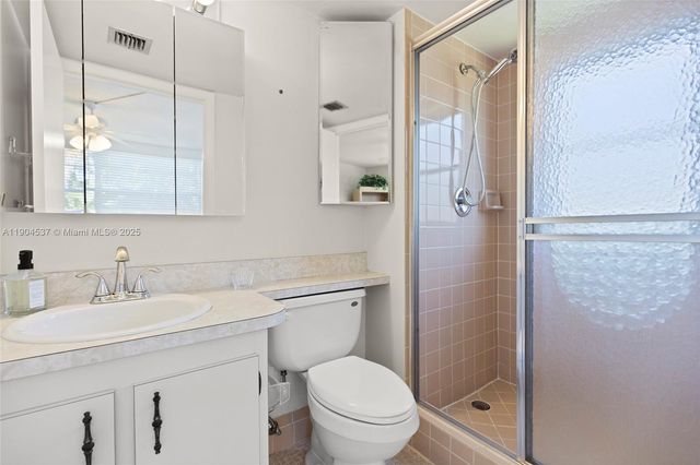 24 Abbey Ln 201, Delray Beach, FL 33446