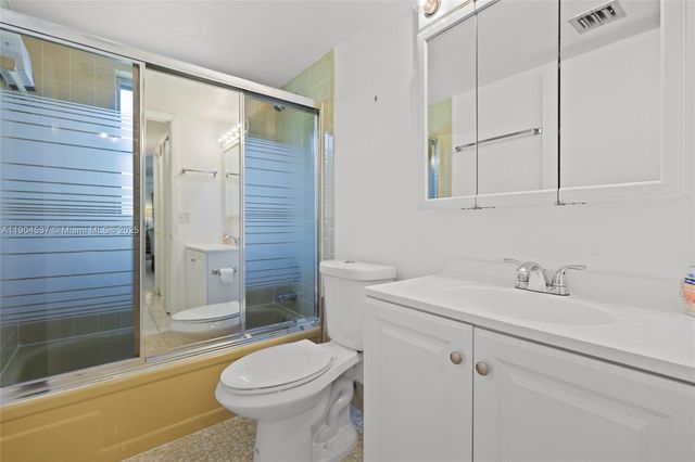 24 Abbey Ln 201, Delray Beach, FL 33446