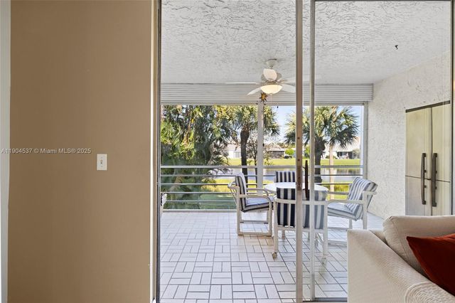 24 Abbey Ln 201, Delray Beach, FL 33446
