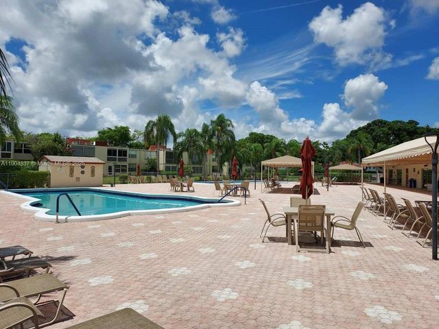 24 Abbey Ln 201, Delray Beach, FL 33446