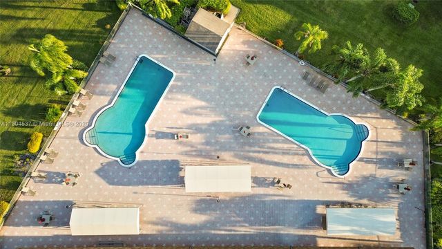 24 Abbey Ln 201, Delray Beach, FL 33446