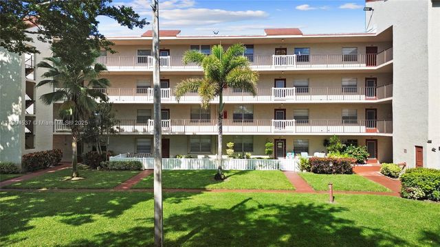 24 Abbey Ln 201, Delray Beach, FL 33446