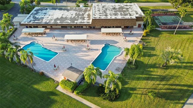 24 Abbey Ln 201, Delray Beach, FL 33446