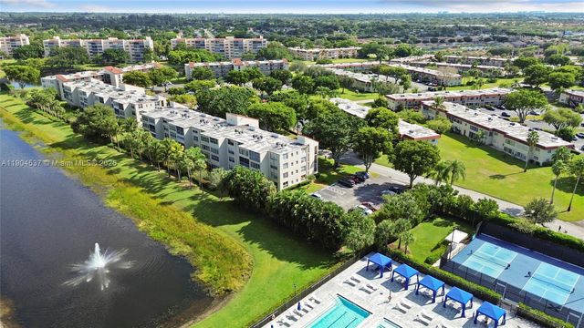 24 Abbey Ln 201, Delray Beach, FL 33446