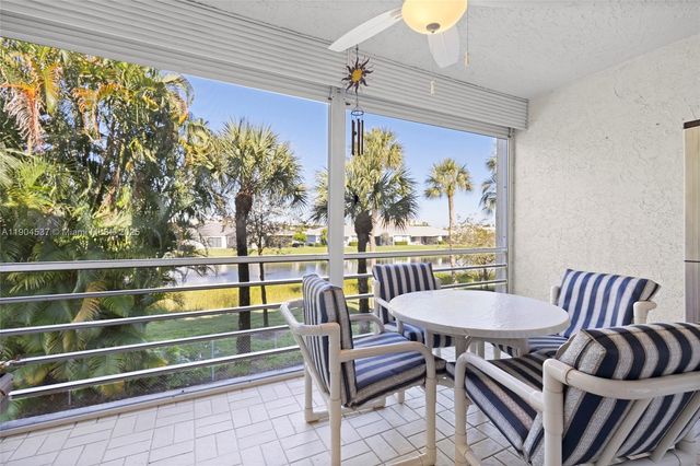 24 Abbey Ln 201, Delray Beach, FL 33446