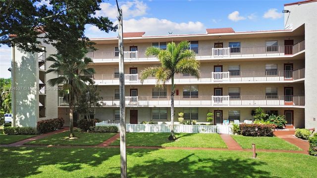 24 Abbey Ln 201, Delray Beach, FL 33446