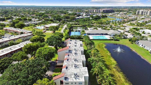 24 Abbey Ln 201, Delray Beach, FL 33446