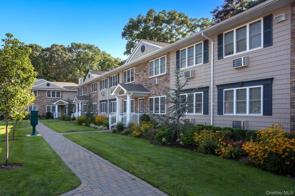 164 Rollstone Avenue 01, West Sayville, NY 11796