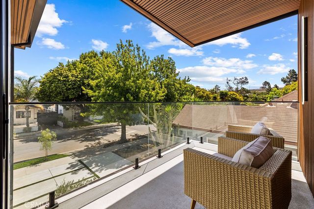2621 2623 S Bentley Avenue, Los Angeles, CA 90064