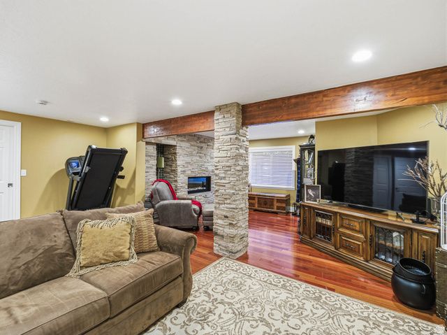 355 S WOOD DR, Alpine, UT 84004