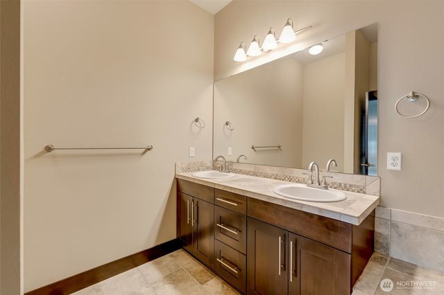 4020 NE 3rd Place, Renton, WA 98056