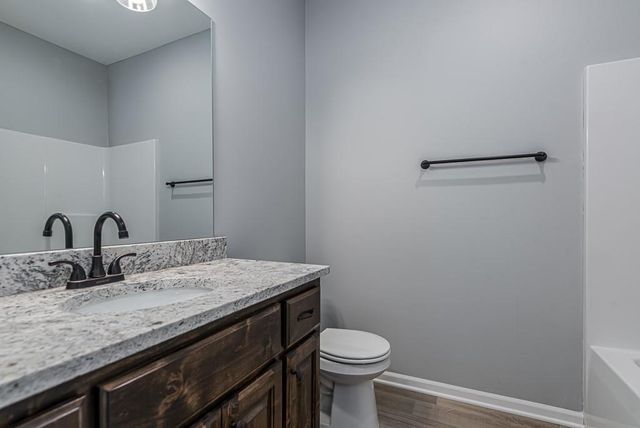 2703 Stone Creek Avenue, Tonganoxie, KS 66086