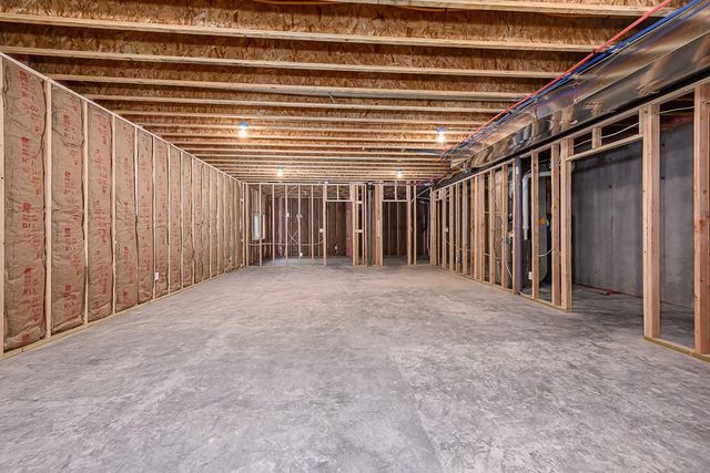 2703 Stone Creek Avenue, Tonganoxie, KS 66086