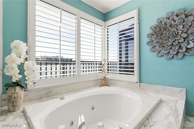 305 La Peninsula BLVD 305, Naples, FL 34113