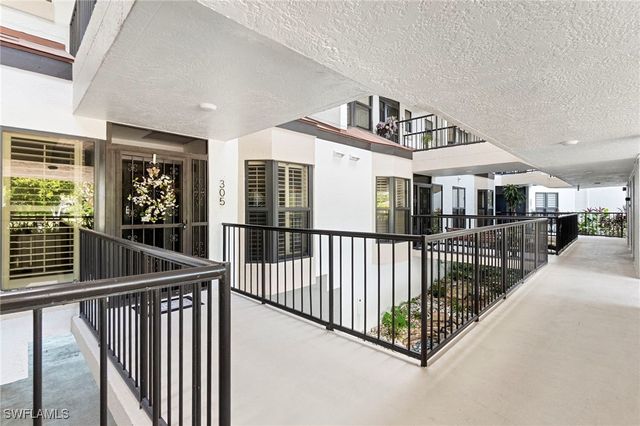 305 La Peninsula BLVD 305, Naples, FL 34113