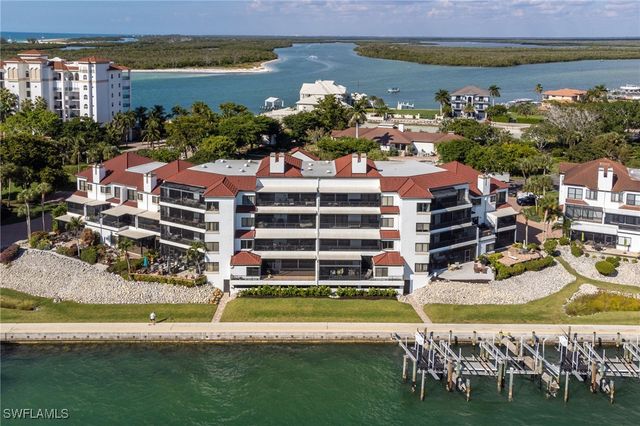 305 La Peninsula BLVD 305, Naples, FL 34113