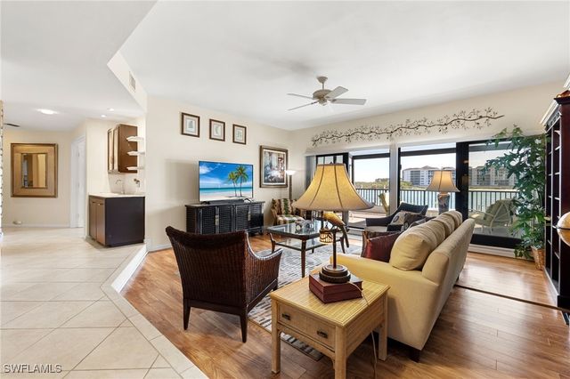 305 La Peninsula BLVD 305, Naples, FL 34113