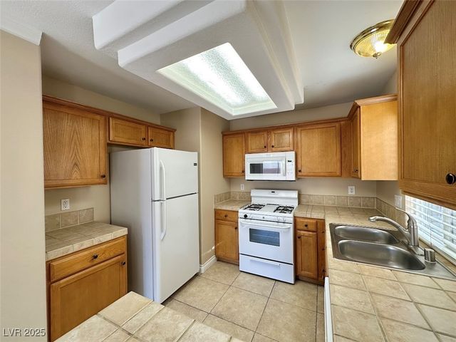 7576 Jacaranda Leaf Street, Las Vegas, NV 89139