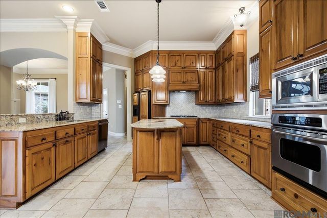 19455 Kellywood Ct, Baton Rouge, LA 70809