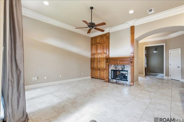 19455 Kellywood Ct, Baton Rouge, LA 70809