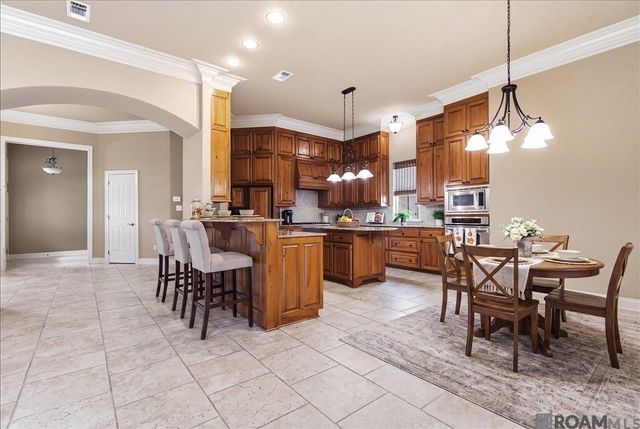 19455 Kellywood Ct, Baton Rouge, LA 70809