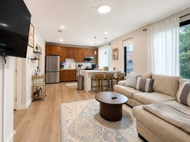 400 West Broadway 308, Boston, MA 02127