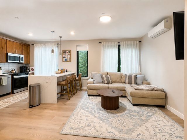 400 West Broadway 308, Boston, MA 02127